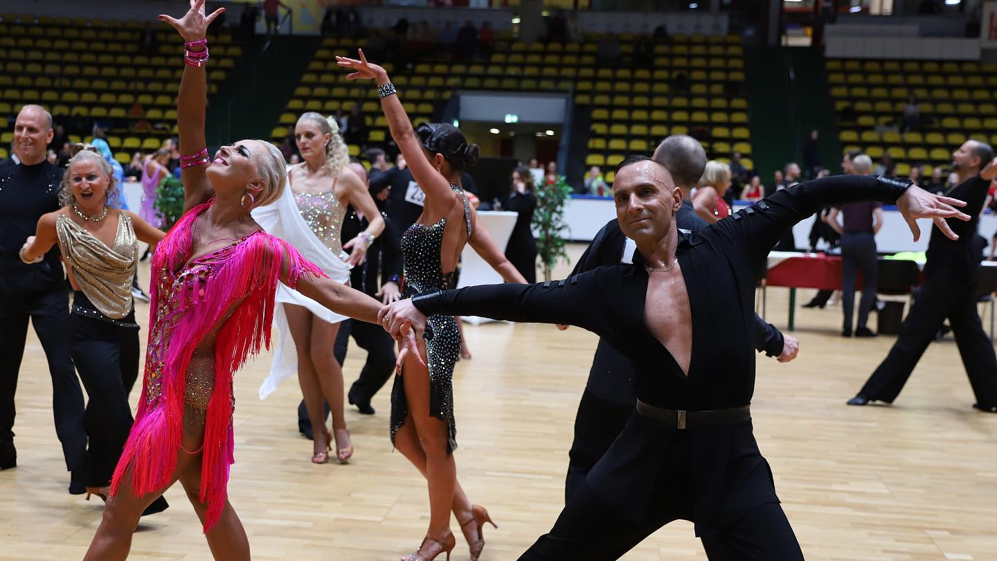 Pirmo reizi Latvijas pāris iekļūst pusfinālā pasaules čempionātā Latīņamerikas dejās senioriem  